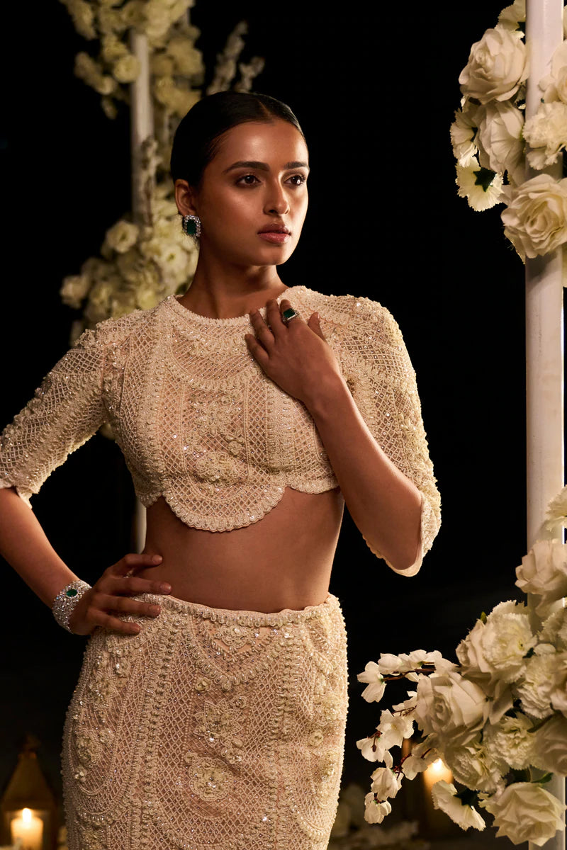 Janhvi Kapoor sets fashion standards for modern brides at Lakme Fashion  Week | Fashion News - News9live